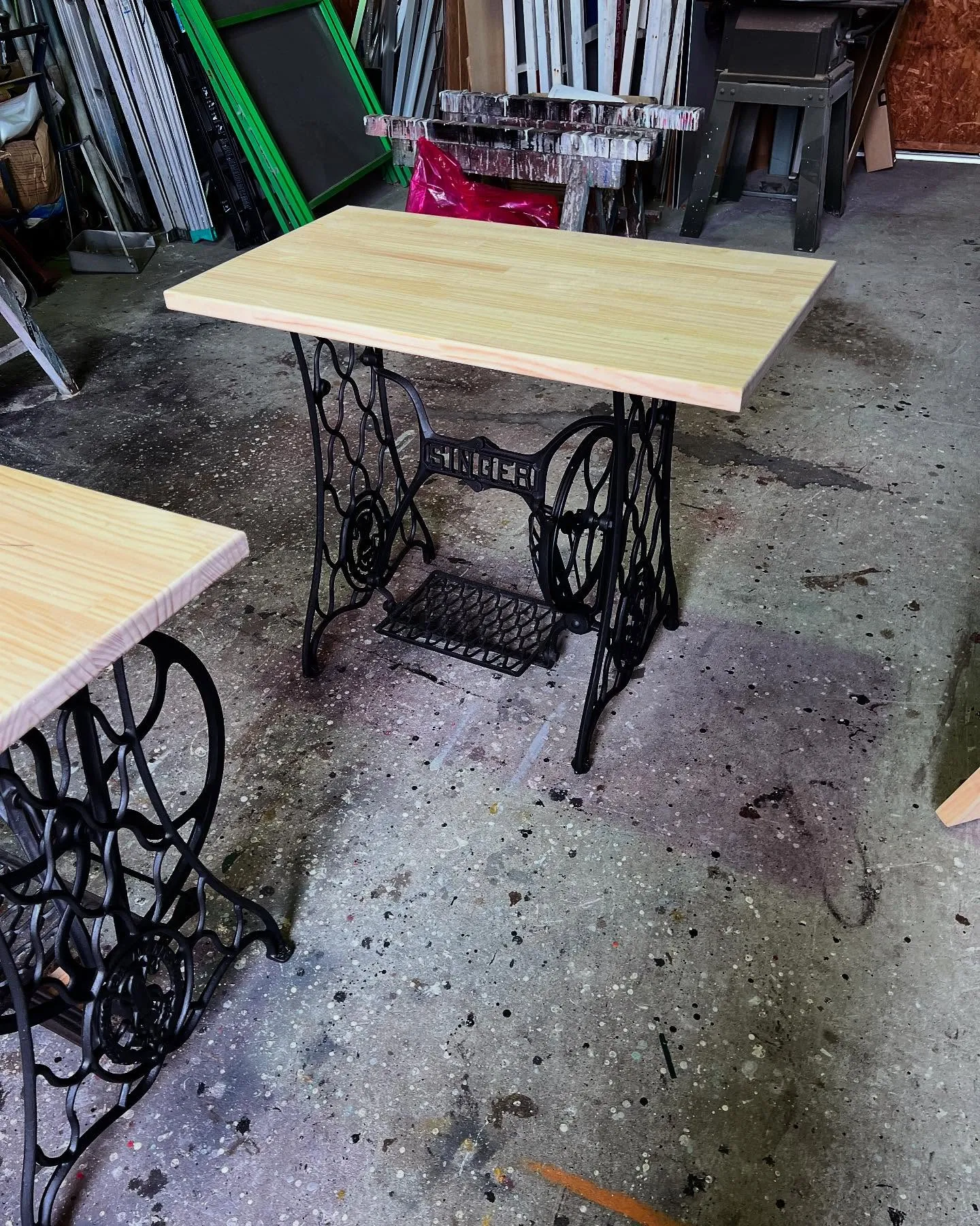 アンティークのミシン台をリメイク