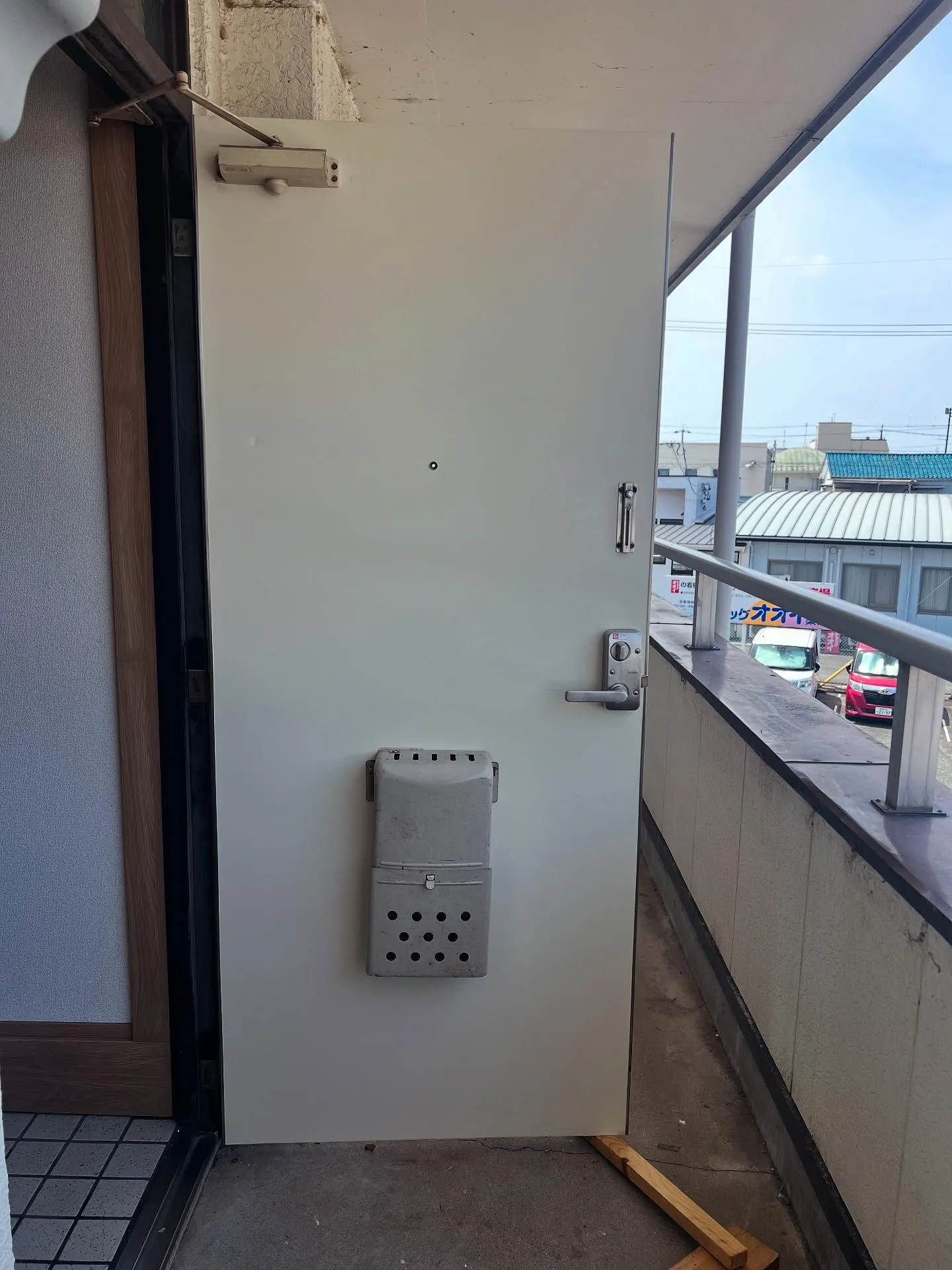 #豊川市#看板屋#デザイン#ダイノックシート#玄関ドア##貼...