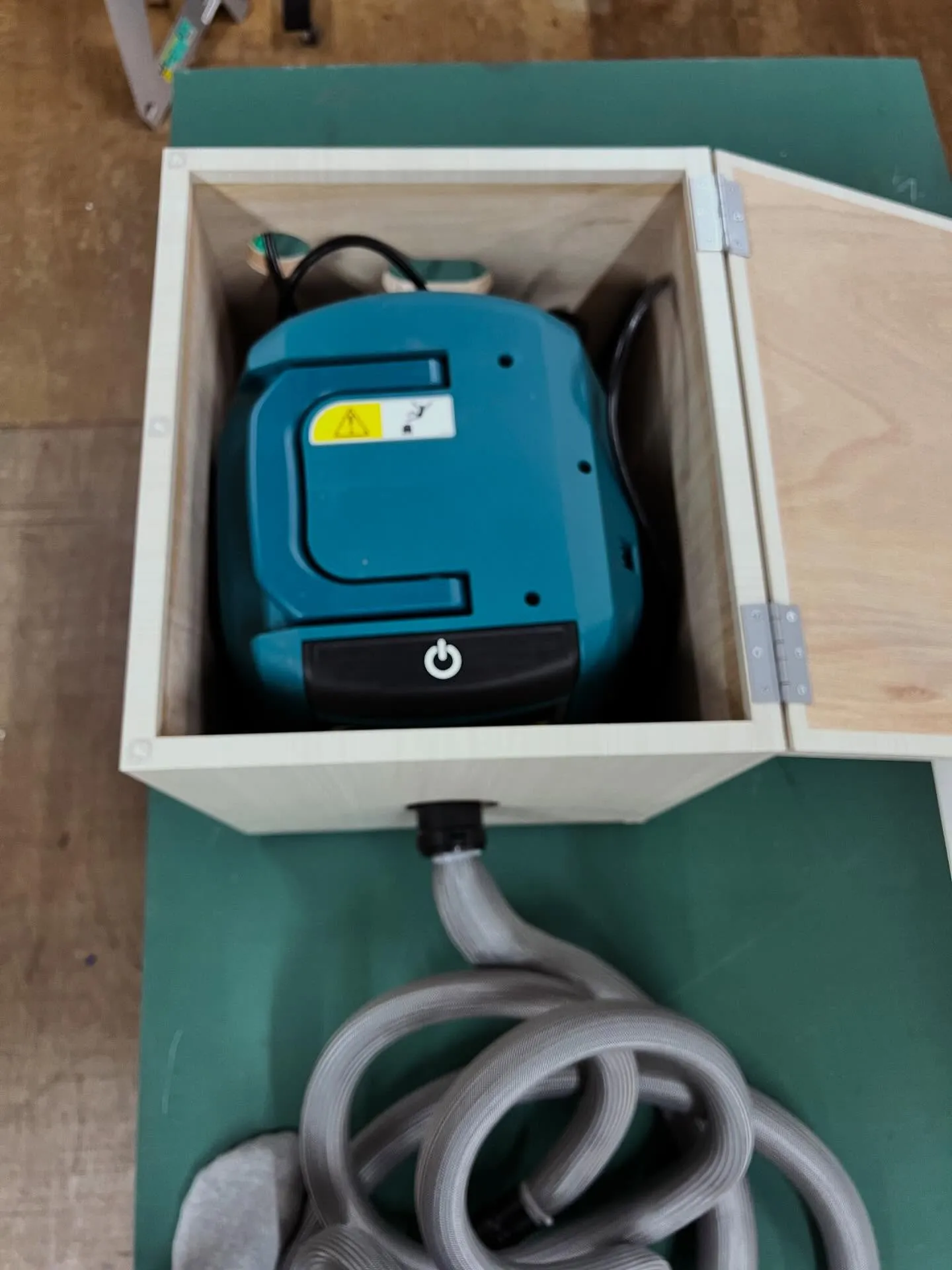 ネイルサロンの集塵機を隠す為のBOXを作成＋装飾