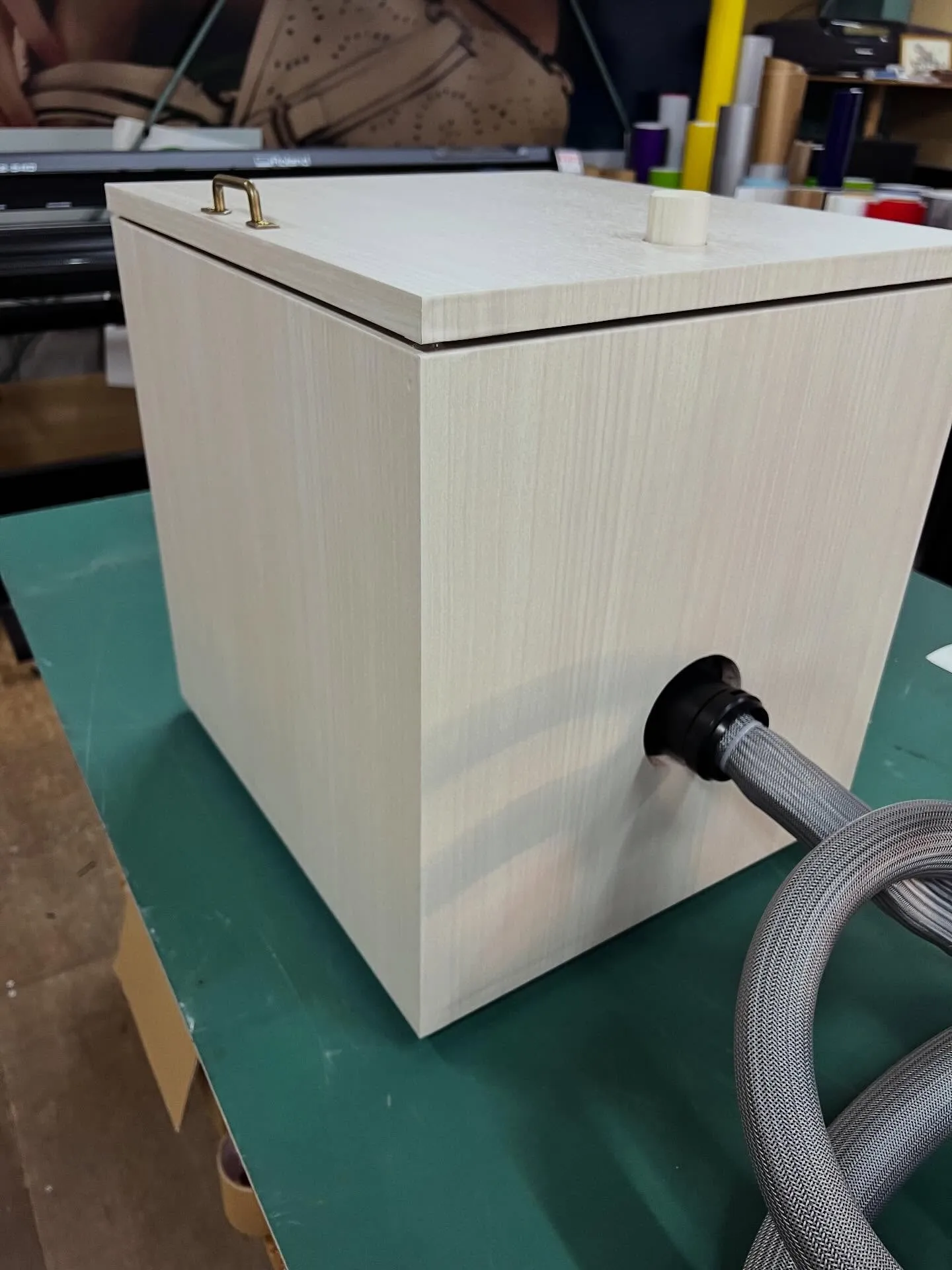 ネイルサロンの集塵機を隠す為のBOXを作成＋装飾