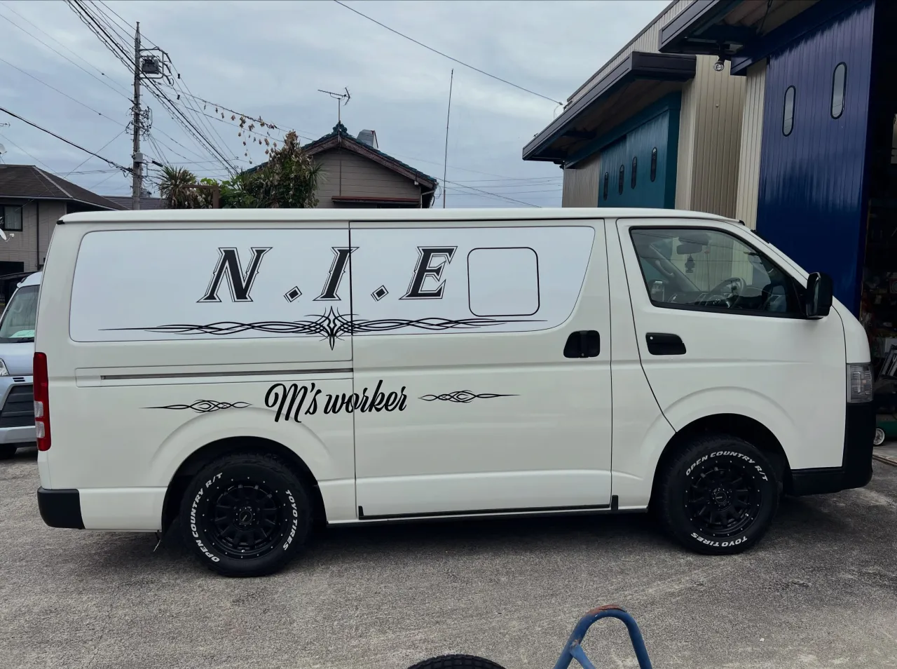 ハイエースデカール